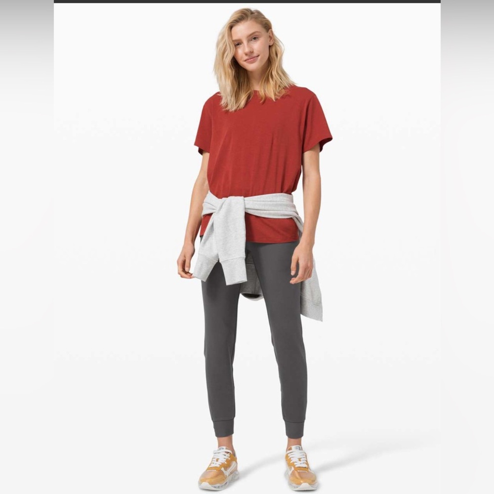 Lululemon Ready to Fleece Jogger
Graphite Grey